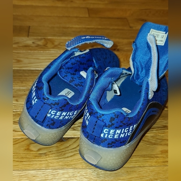 LIGHTING up shoes with wheels - Picture 3 of 10